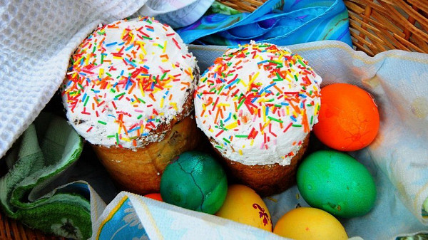 Великдень: навіщо ми щороку фарбуємо яйця і печемо паски?